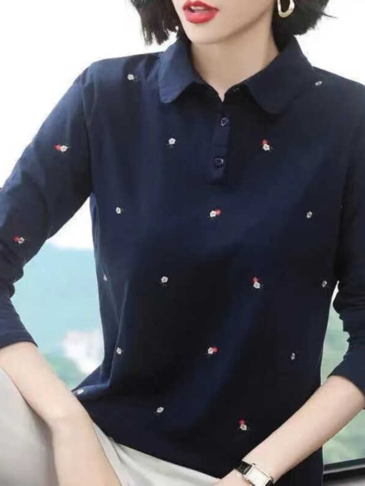 50代ファッション 小花刺繍入り襟付きポロカットソー