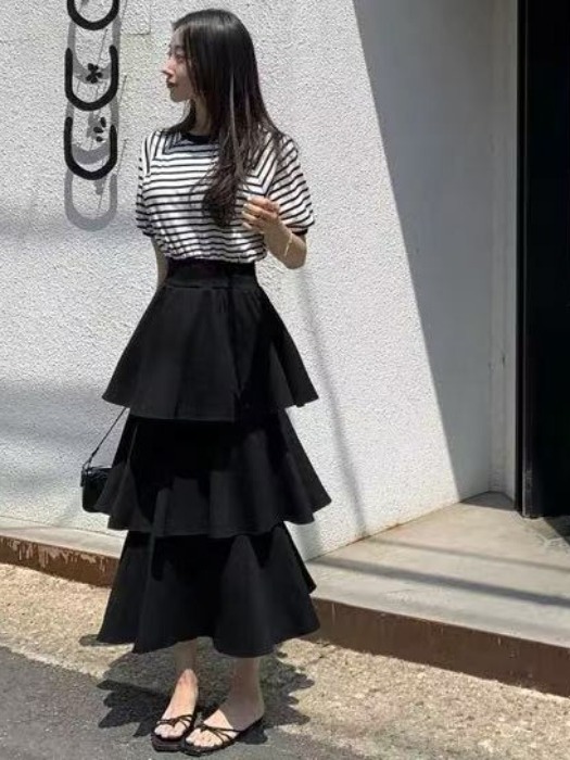 50代ファッション 三段フリル優雅ロングスカート