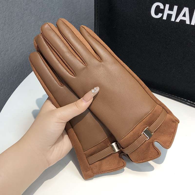 50代ファッション 上品な装飾付きレザー手袋