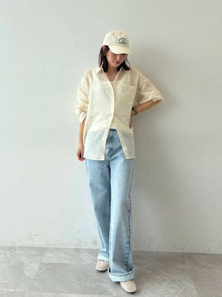 50代ファッション ゆったりワイドデニムパンツ