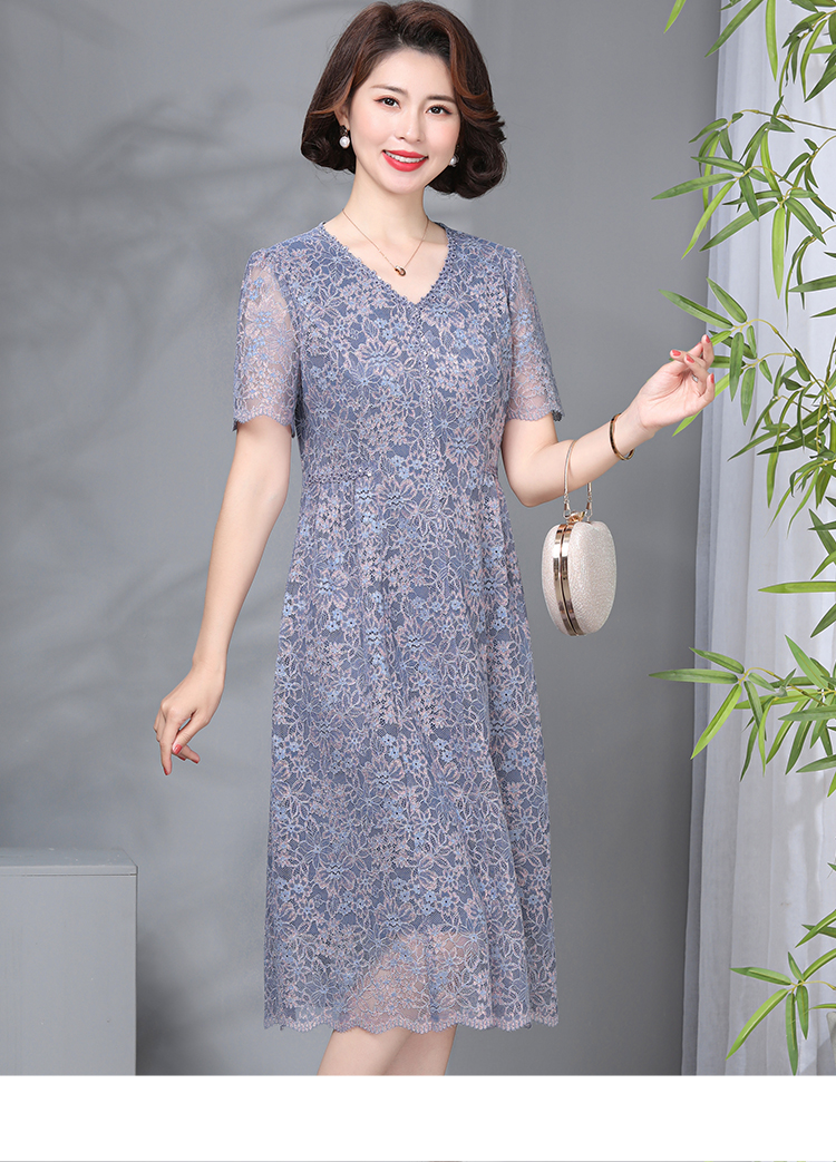50代ファッション 上品花柄レースワンピース