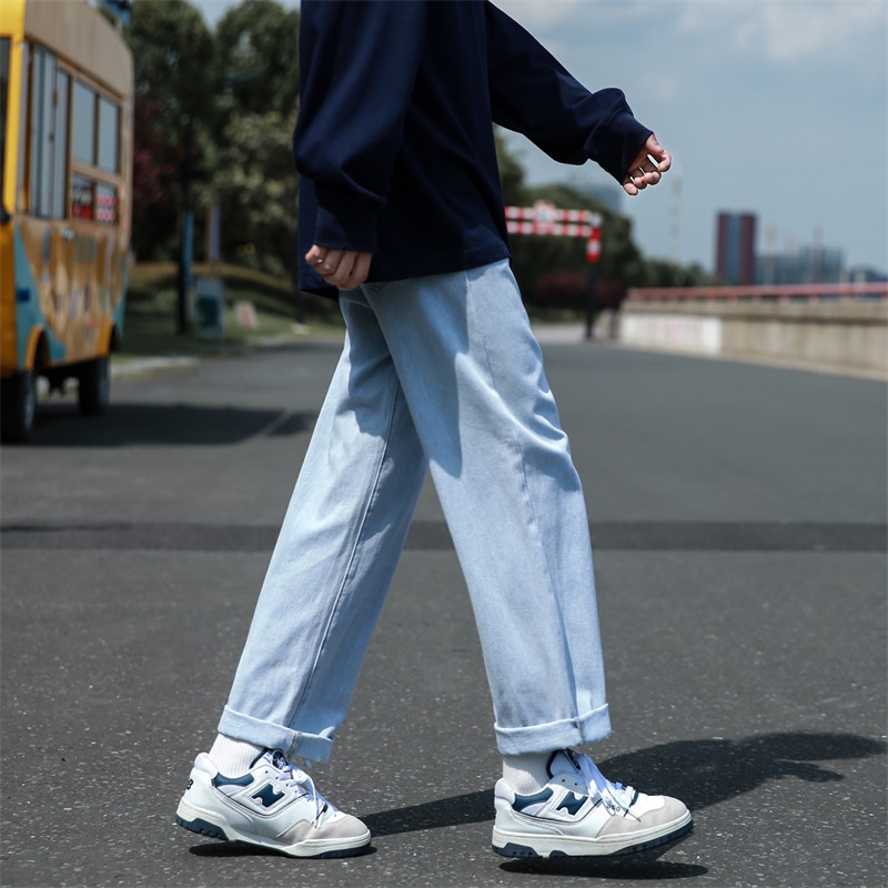50代ファッション ゆったりワイドデニムパンツ