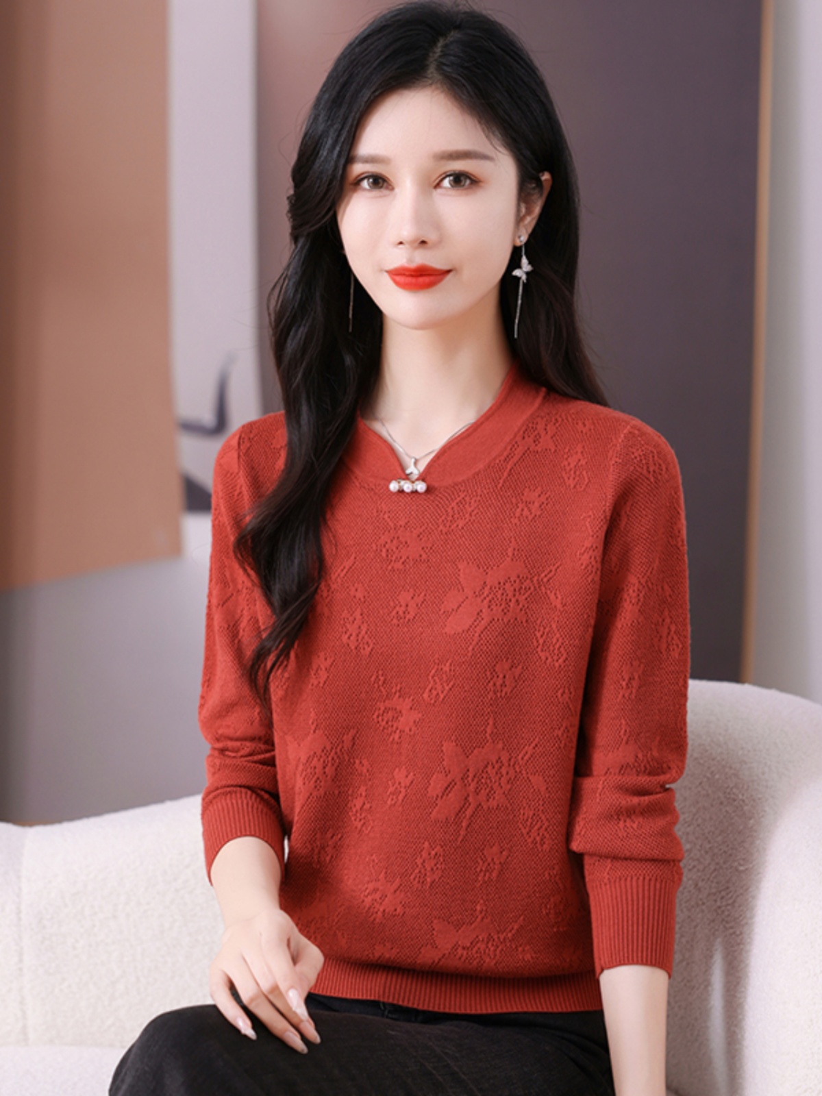 50代ファッション 花柄浮き織りラウンドネックニット