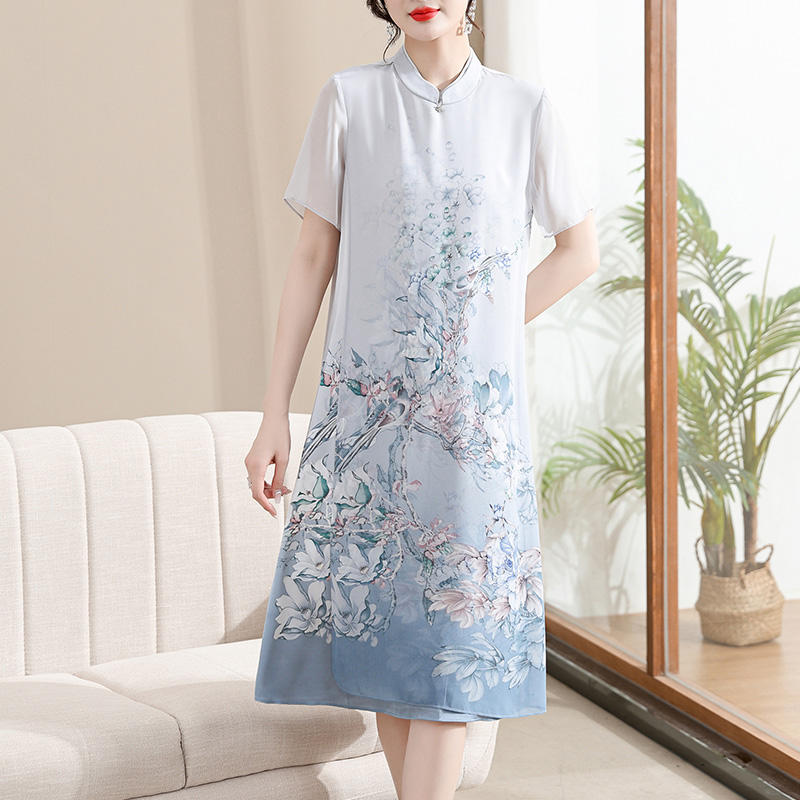 50代ファッション 華やか刺繍チャイナワンピース