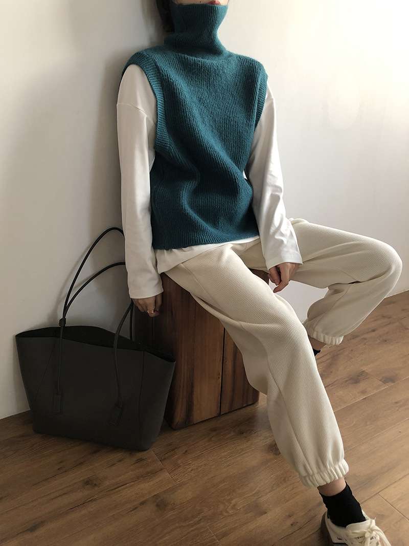 50代ファッション 大人のシンプル高級タートルネック