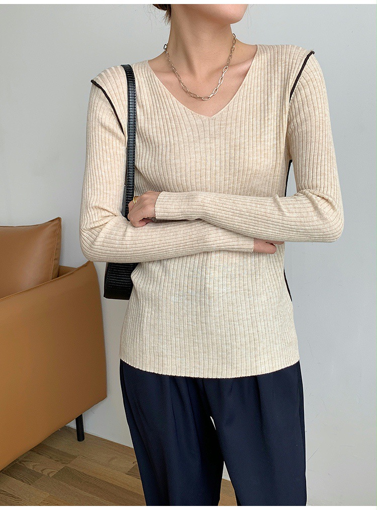 50代ファッション 上品なブイネック長袖リブニットセーター