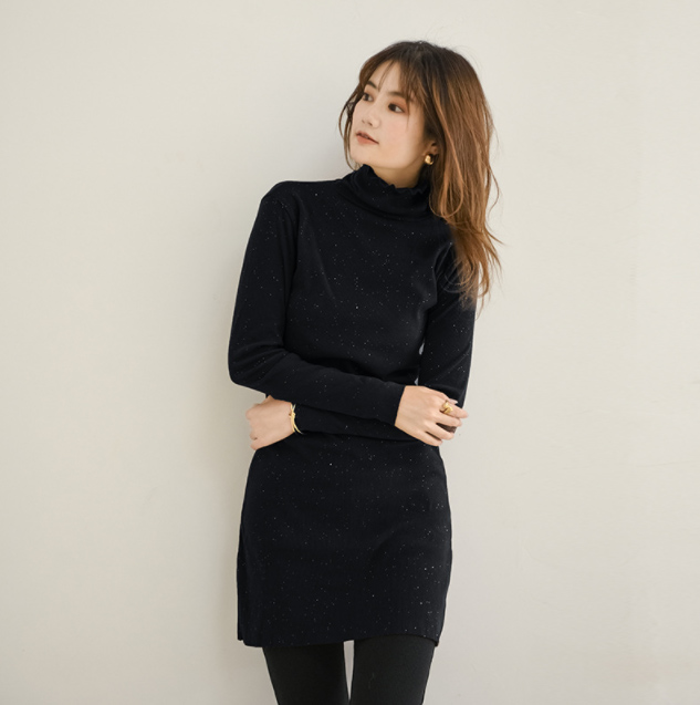 50代ファッション 上品ラメ入りタートルネックニットワンピース