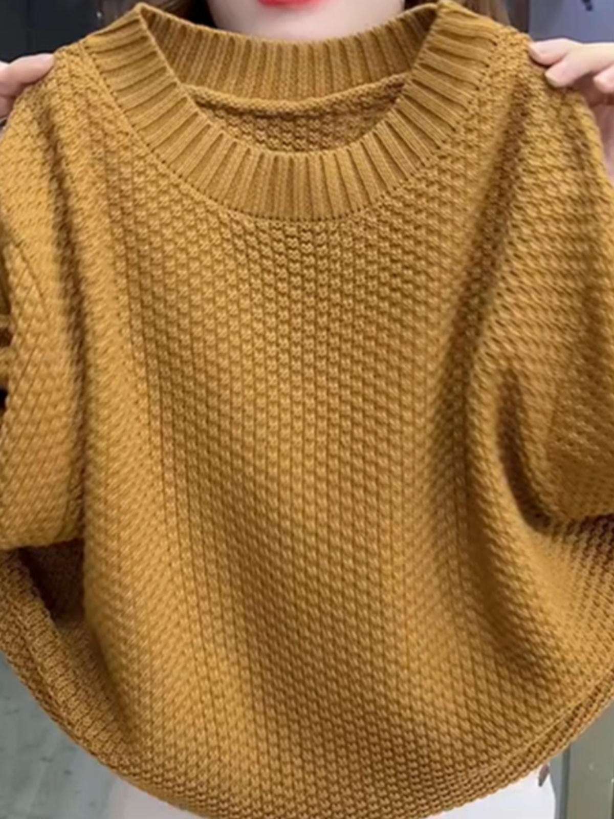 50代ファッション 立体編み目のゆったりニット