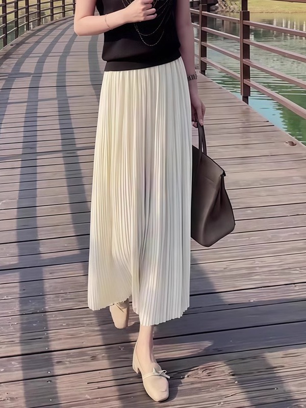 50代ファッション 優美プリーツロングスカート