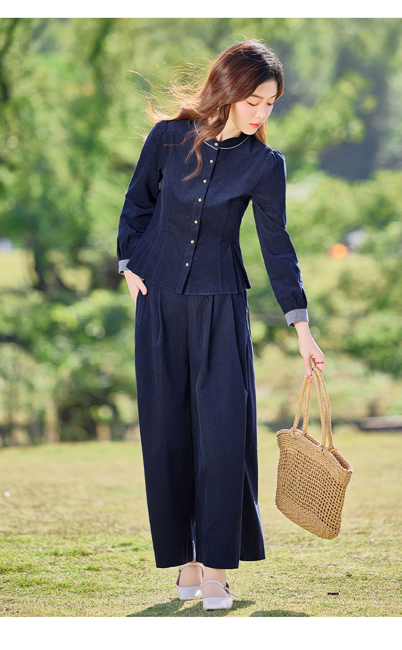 50代ファッション 優雅な流れるワイドパンツ