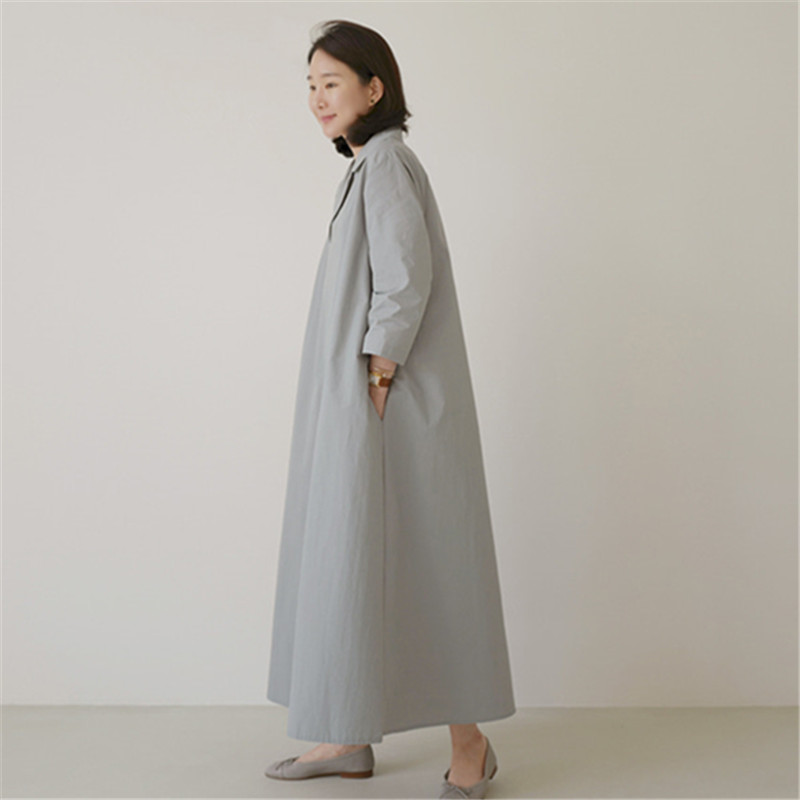 50代ファッション 優雅な佇まいのロングシャツワンピース