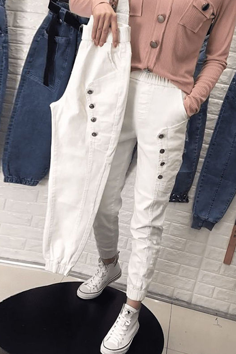 50代ファッション 楽ちん美脚デニムテーパードパンツ