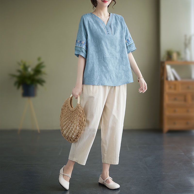 50代ファッション 刺繍入り麻混ブラウスとワイドパンツセット