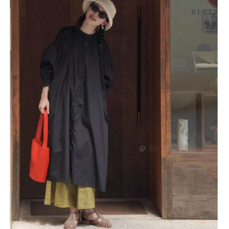 50代ファッション ゆったりシルエットのマキシワンピース