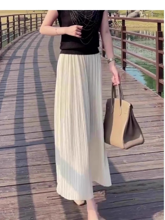 50代ファッション 優美プリーツロングスカート