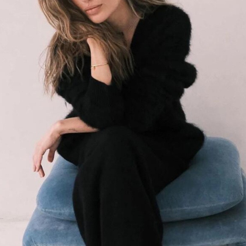 50代ファッション 上品な気質漂うVネックニットコート