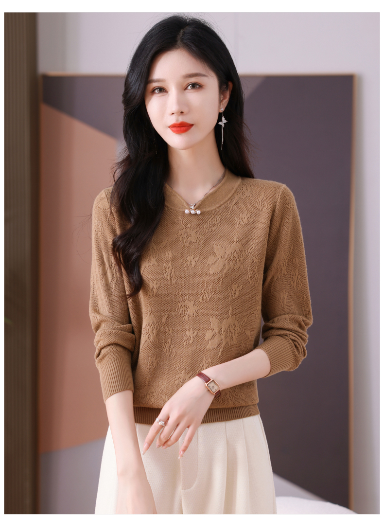 50代ファッション 花柄浮き織りラウンドネックニット