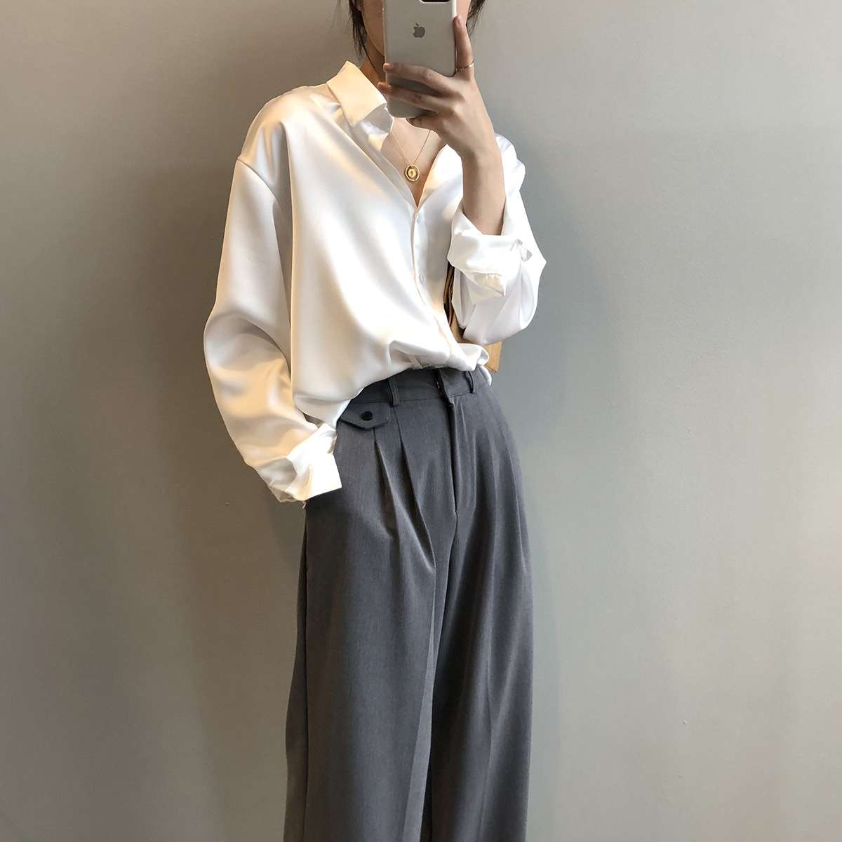 50代ファッション 上品シルク風サテンブラウス
