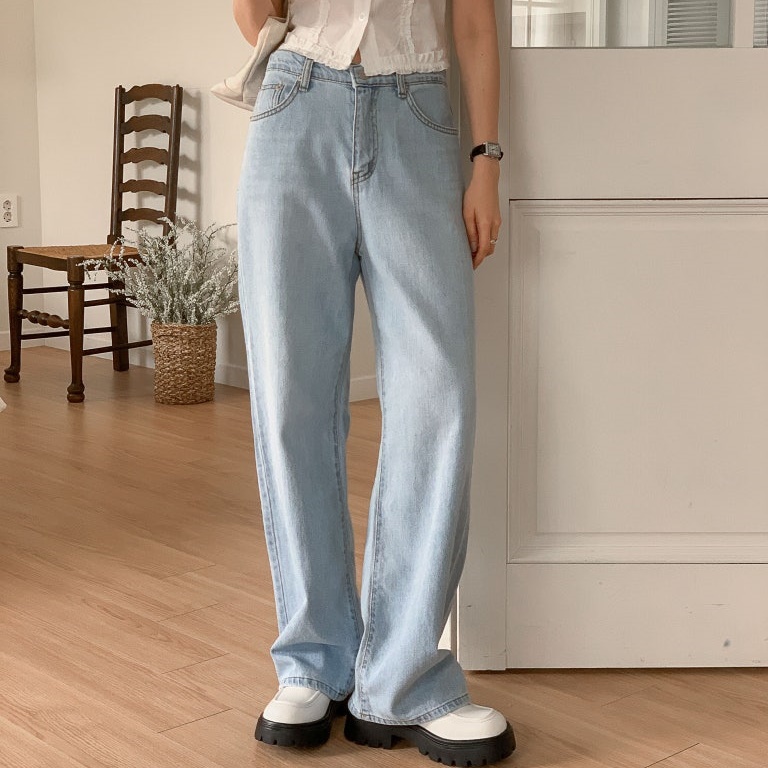 50代ファッション ゆったりストレートデニムパンツ