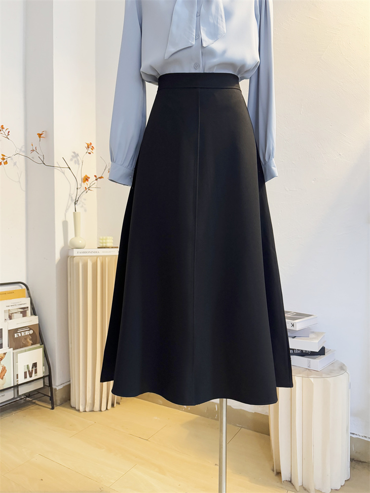 50代ファッション 上品フレアロングスカート