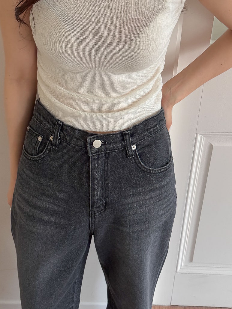 50代ファッション ゆったりストレートデニムパンツ
