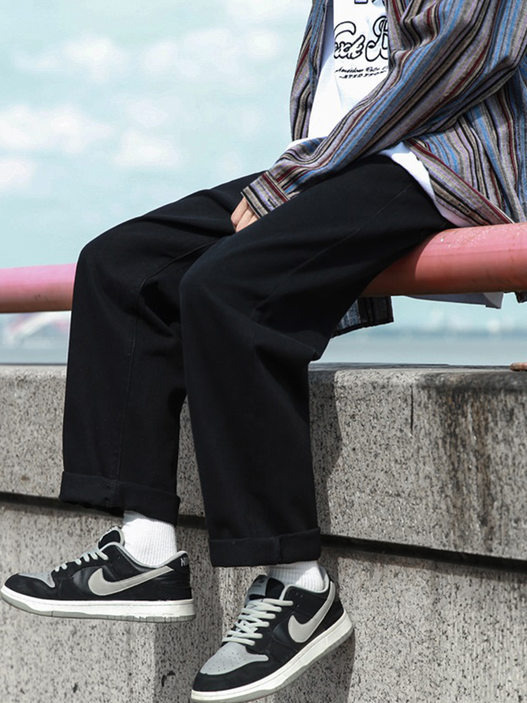50代ファッション ゆったりワイドデニムパンツ