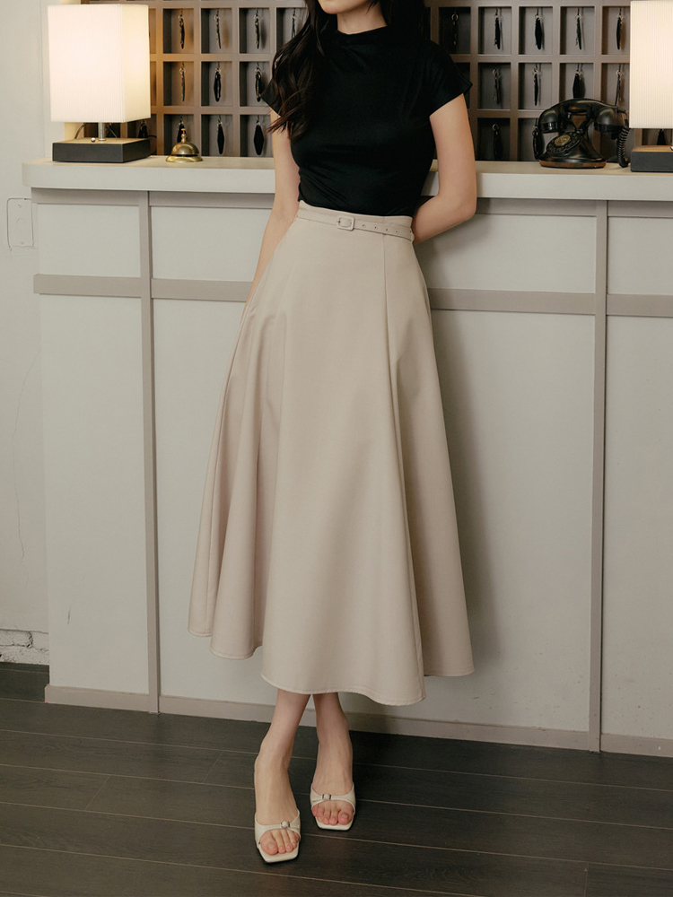 50代ファッション 優美なフレアロングスカート