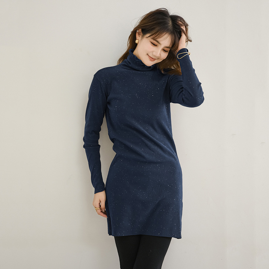 50代ファッション 上品ラメ入りタートルネックニットワンピース