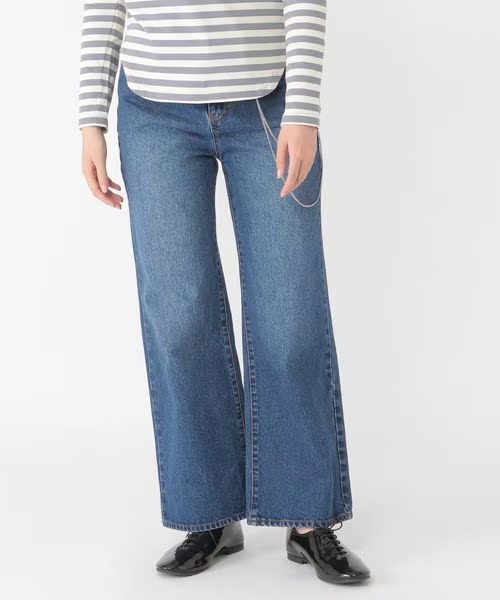 50代ファッション ゆったりワイドデニムパンツ
