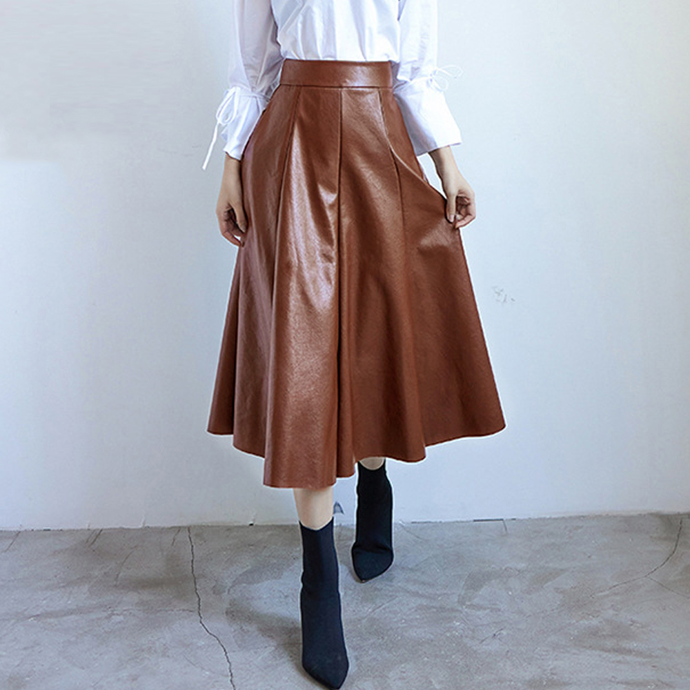 50代ファッション 合成皮革フレアスカート きれいめ上品ロング丈