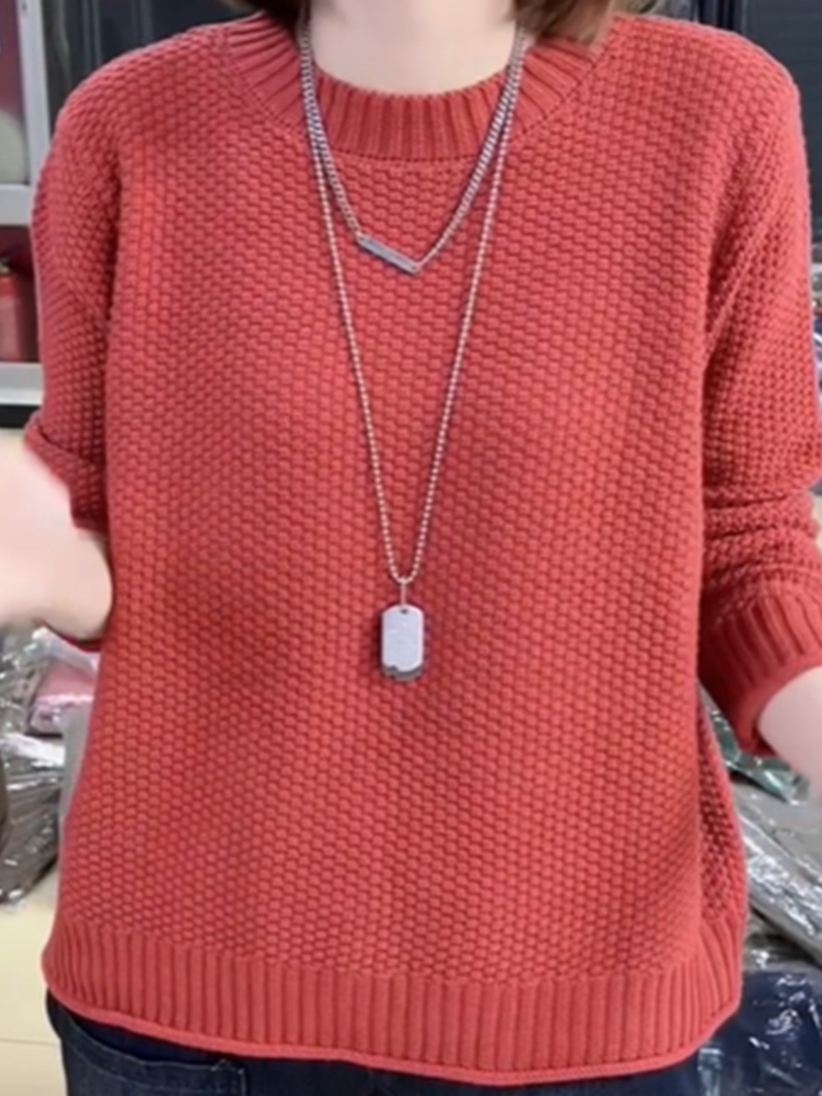 50代ファッション 立体編み目のゆったりニット