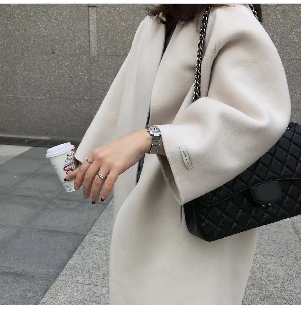 50代ファッション 大人女性のノーカラーロングコート ゆったりシルエット