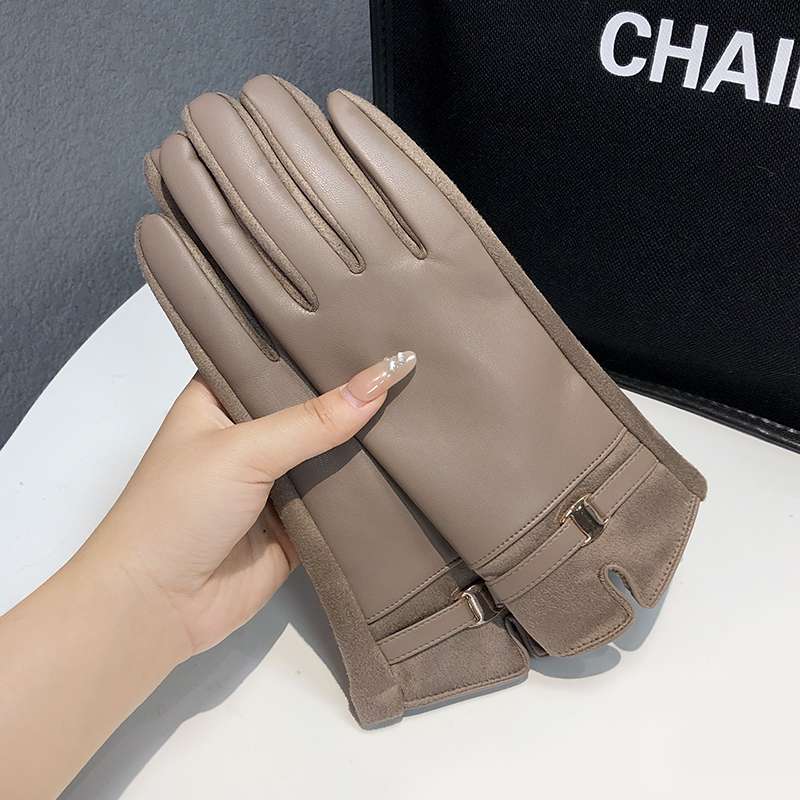50代ファッション 上品な装飾付きレザー手袋