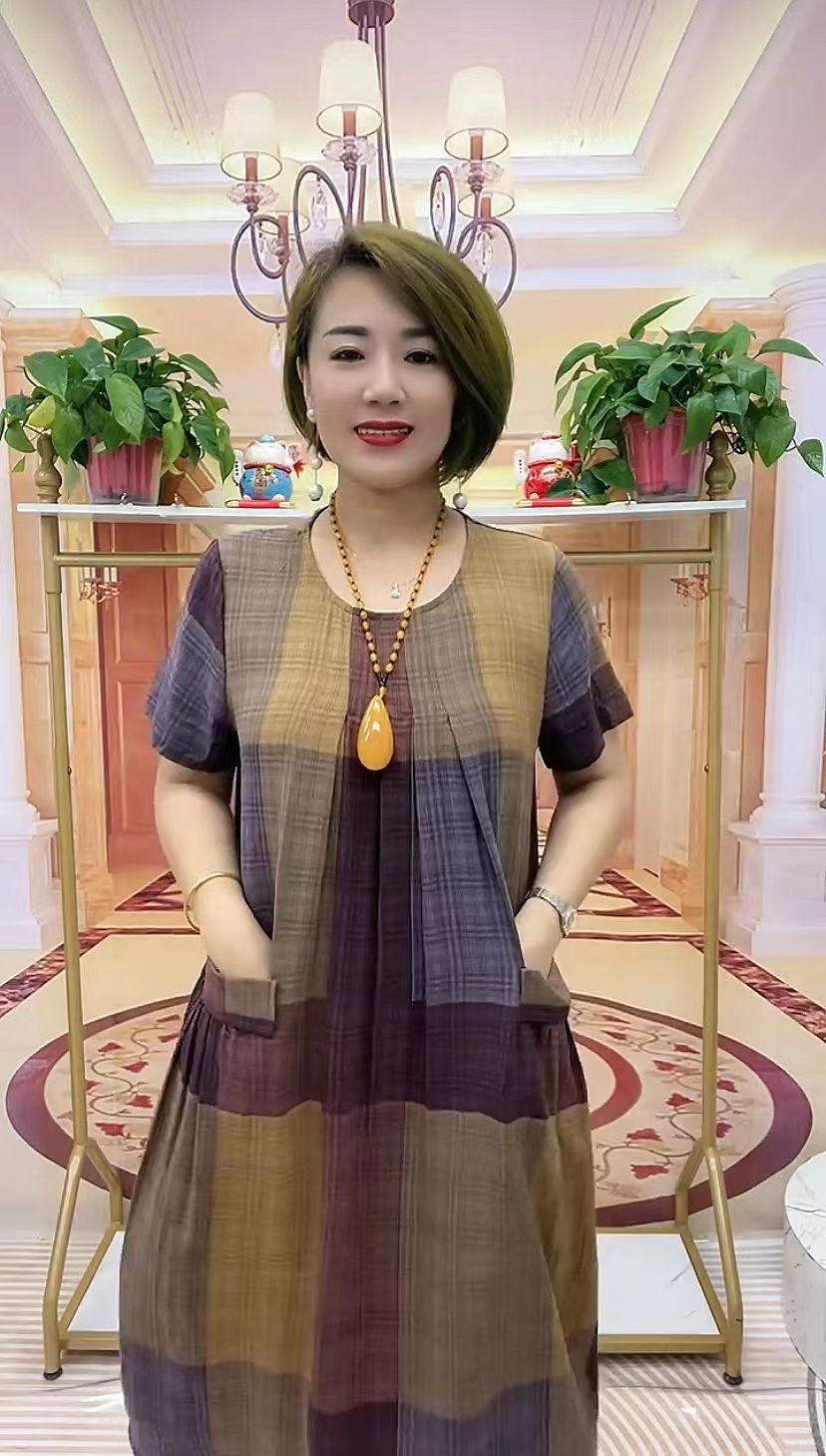 50代ファッション 格子柄ゆったりポケット付きワンピース