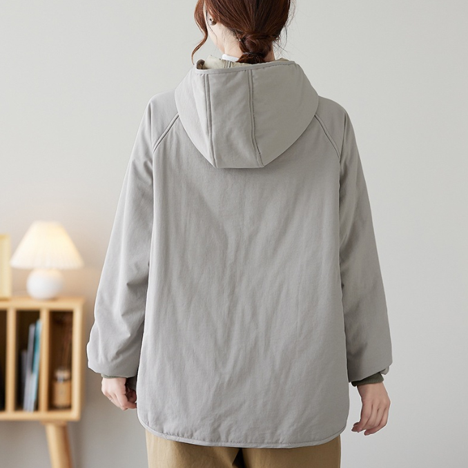 50代ファッション 上品な中綿入りフード付きコート