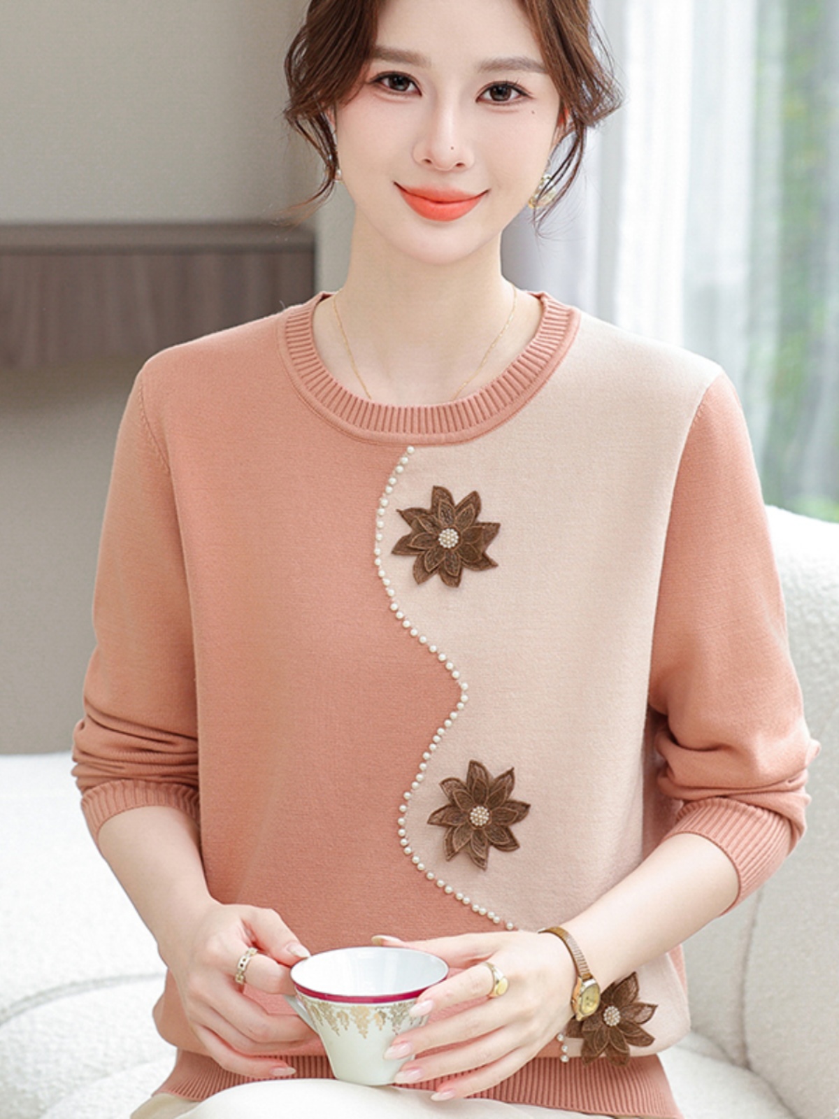 50代ファッション 花模様バイカラーニット