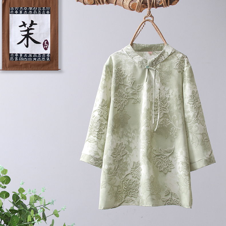 50代ファッション 花刺繍チャイナ風カットソー