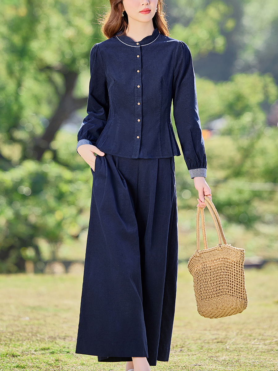 50代ファッション 優雅な流れるワイドパンツ