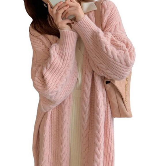 50代ファッション ケーブル編みロングニットカーディガン