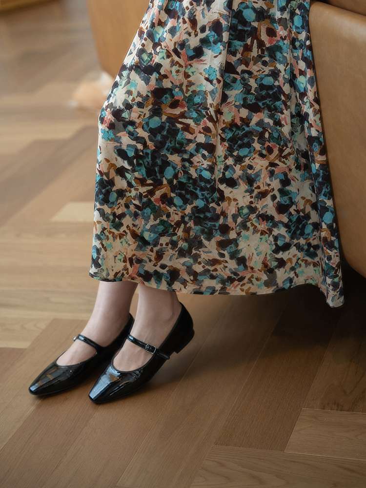 50代ファッション 美しい花柄プリントのロングスカート