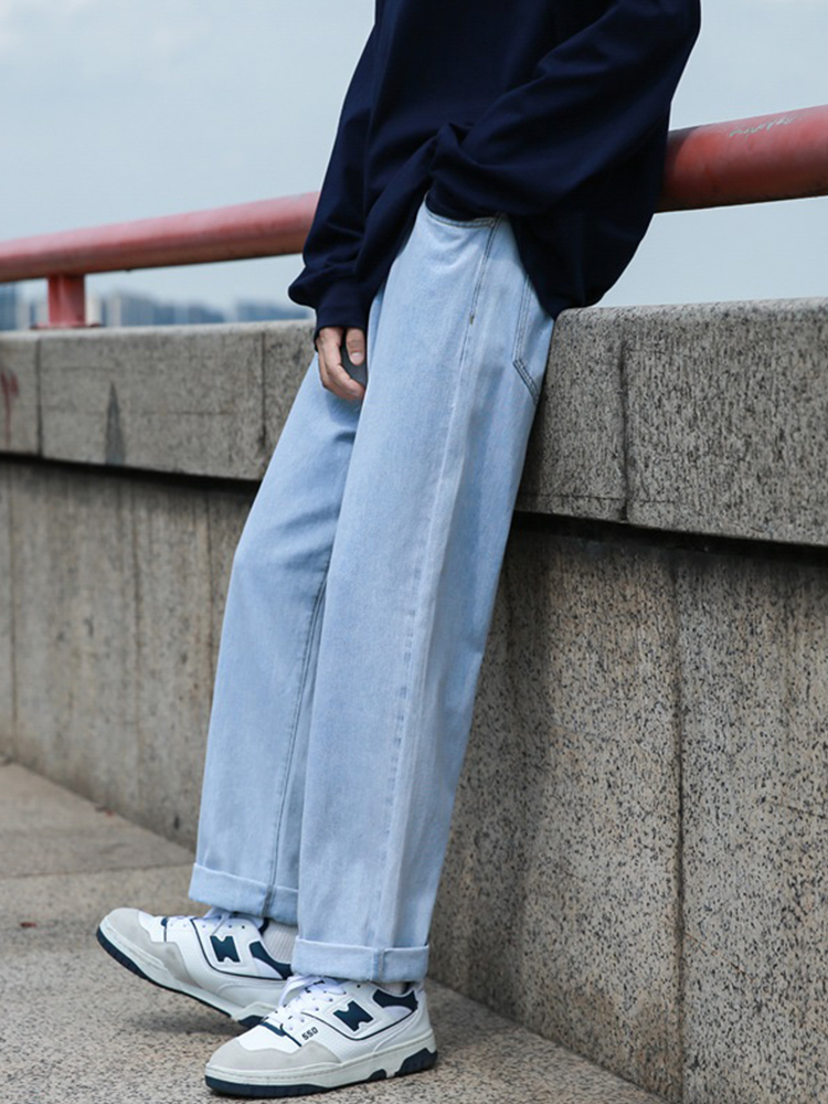 50代ファッション ゆったりワイドデニムパンツ