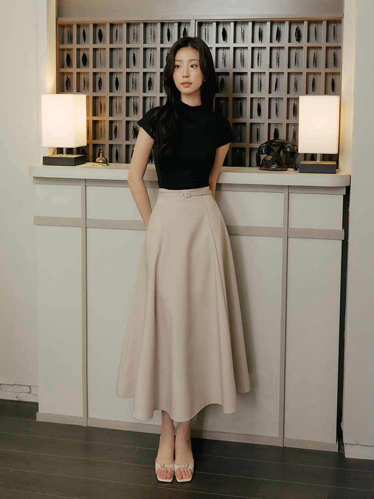 50代ファッション 優美なフレアロングスカート