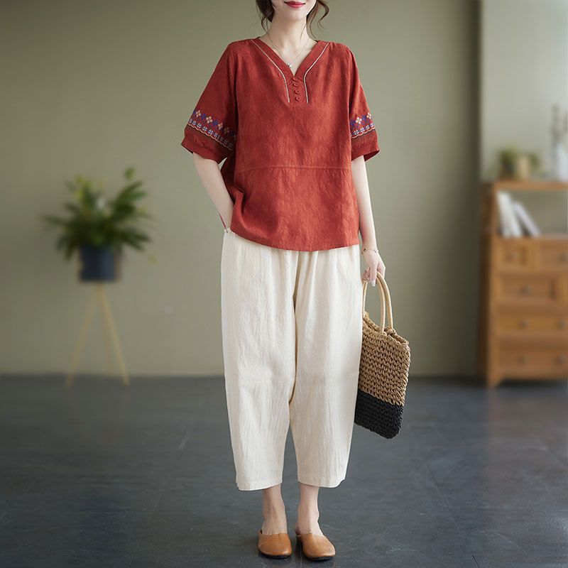 50代ファッション 刺繍入り麻混ブラウスとワイドパンツセット