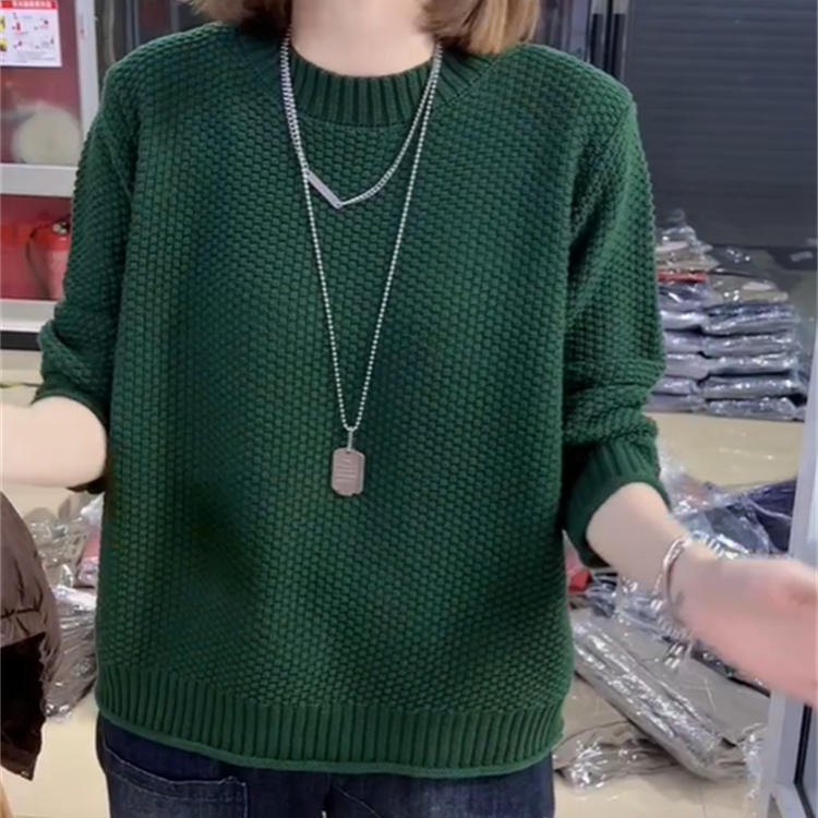 50代ファッション 立体編み目のゆったりニット