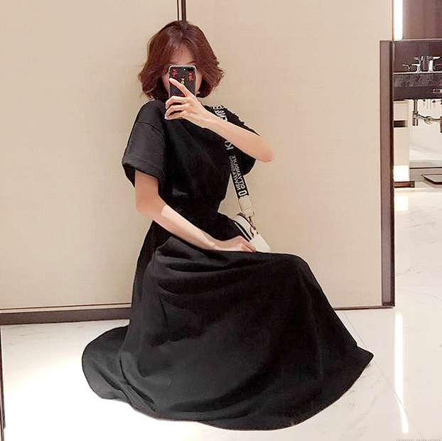50代ファッション シンプル優美ウエストマークワンピース