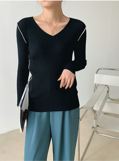 50代ファッション 上品なブイネック長袖リブニットセーター