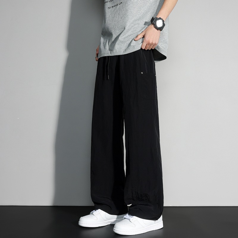 シンプルファッション 薄手素材のストレートワイドパンツ