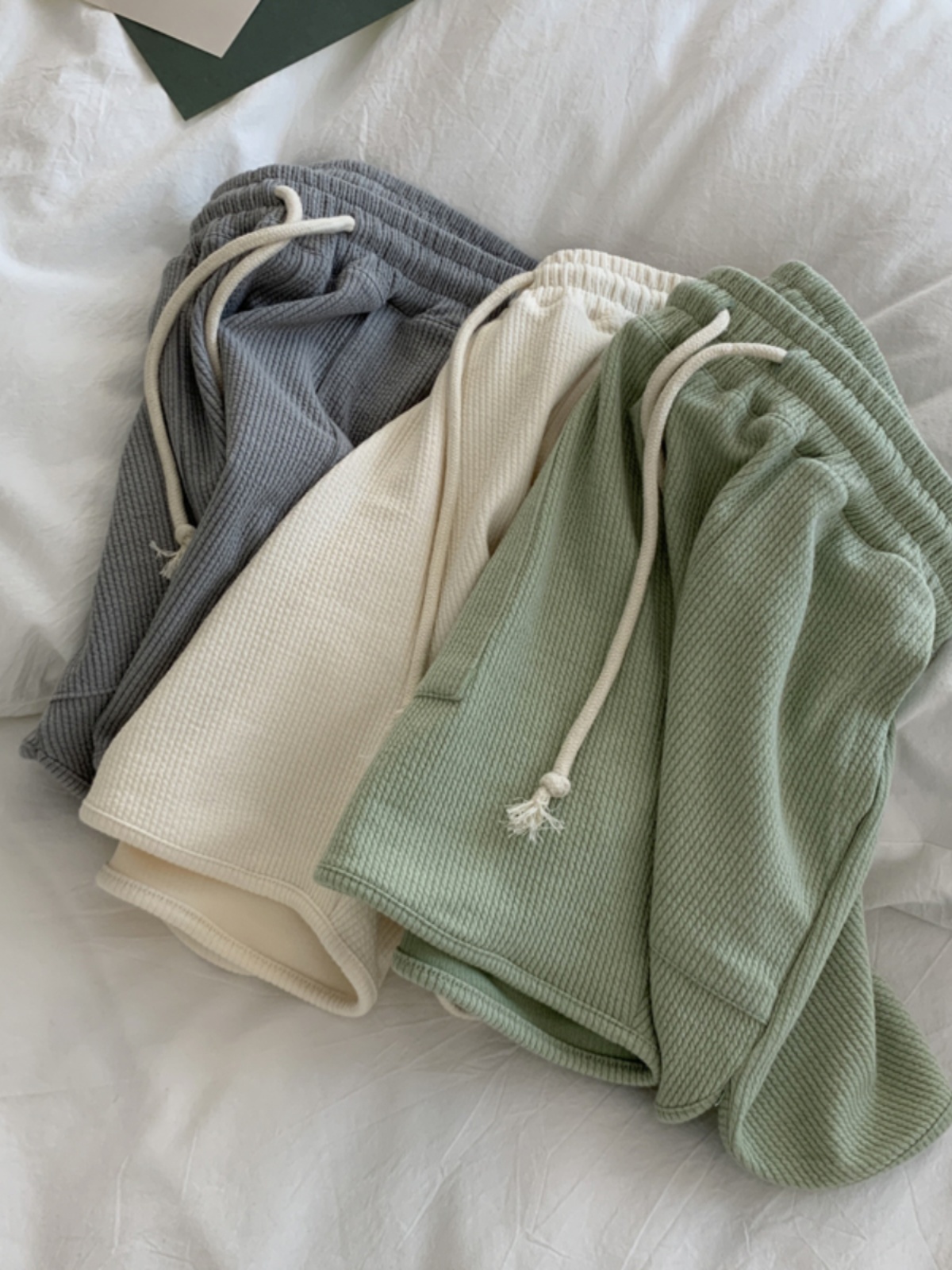 シンプルファッション バックオープンTシャツ＆ショートパンツセット