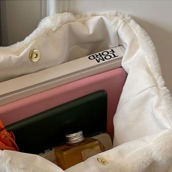 シンプルファッションバッグ ふわふわファートートバッグ 大容量 通勤通学対応