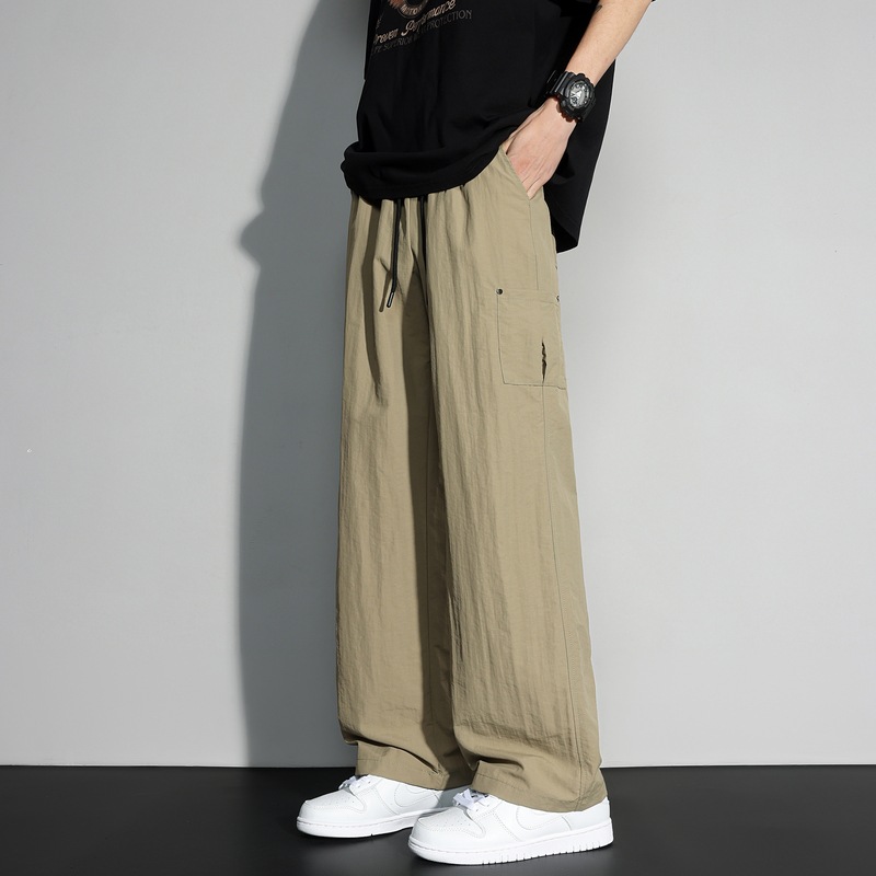 シンプルファッション 薄手素材のストレートワイドパンツ